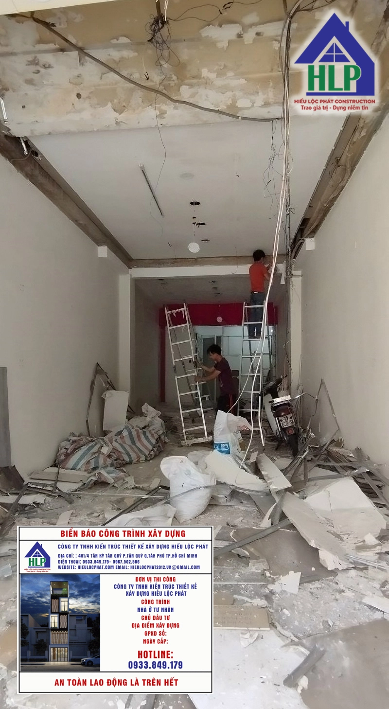 Bạn nên tham khảo kỹ càng bảng báo giá chi tiết từng hạng mục trước khi sửa nhà.
