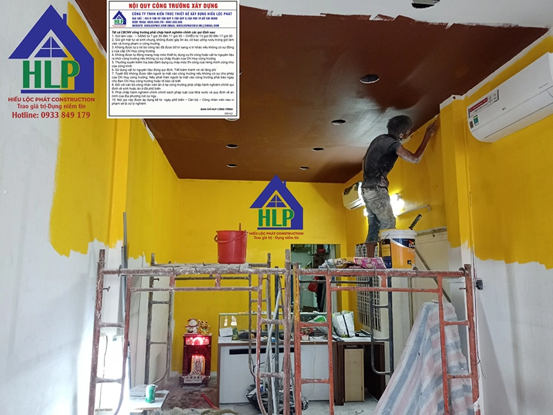 Nhân viên Hiếu Lộc Phát Construction đang trong quá trình hoàn thiện công trình.